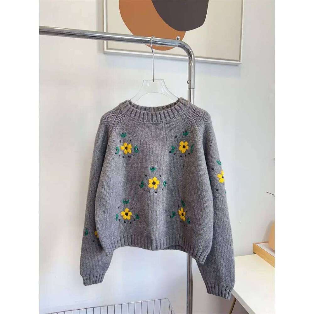 Korean style embroidered knitted sweater women's autumn and winter new round neck pullover with thick velvet short floral top Z260313