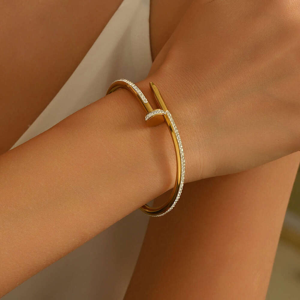 Fashion Jewelry Collection Trendy Clover-Shaped Bracelet Minimalist and Versatile Classic Elegance Exquisite Party Accessory Everyday Wear Jewelry Bra