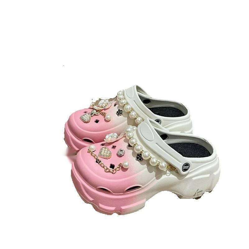 Internet Celebrity Gradient Platform Thick Sole Rhinestone Hole Shoes for Women 2026 Summer New Non-Slip Closed-Toe Slippers