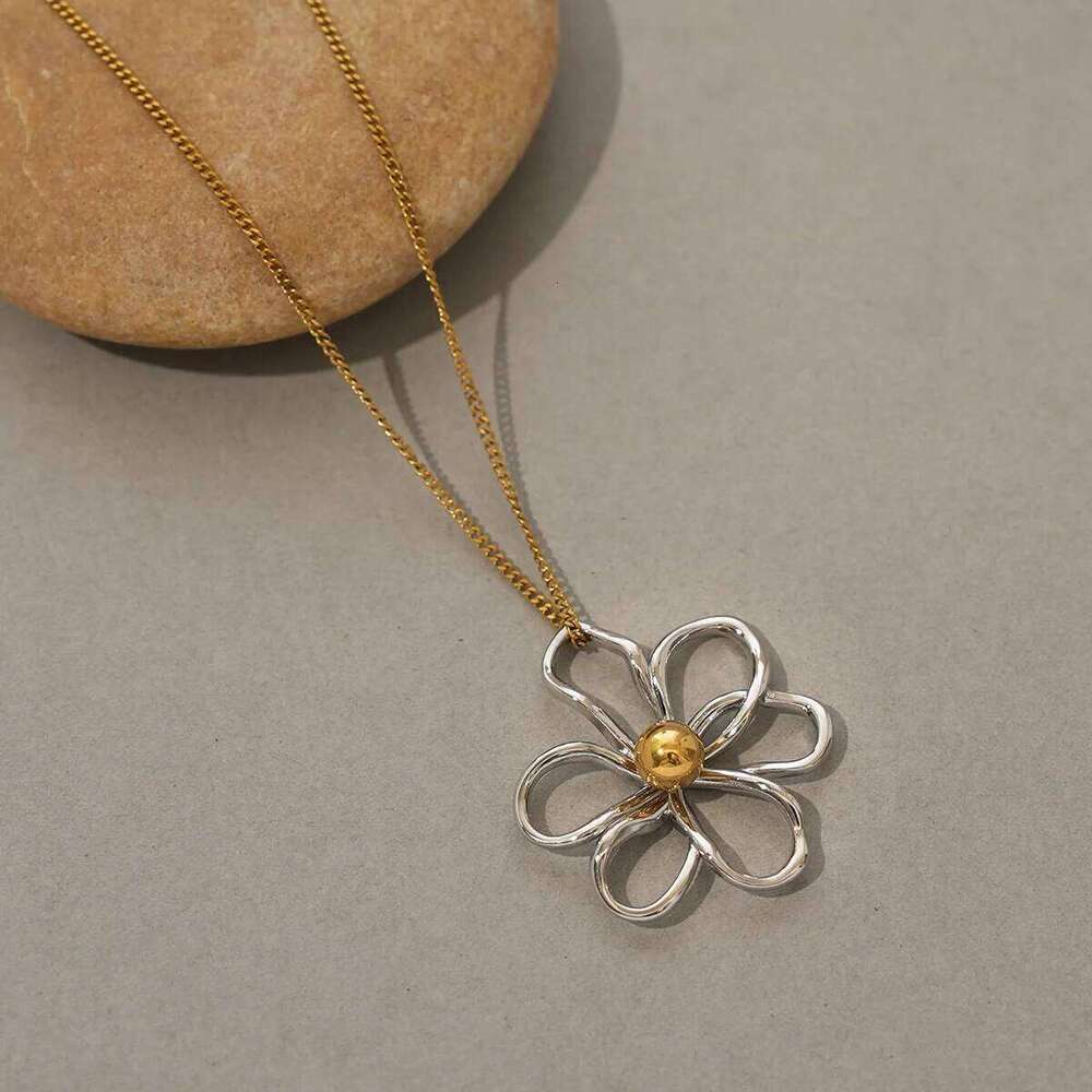Fashion Hollow Flower Stainless Steel Necklace 18K Gold Plated Waterproof High Quality Jewelry For Daily Wear Vacation Seaside H260312