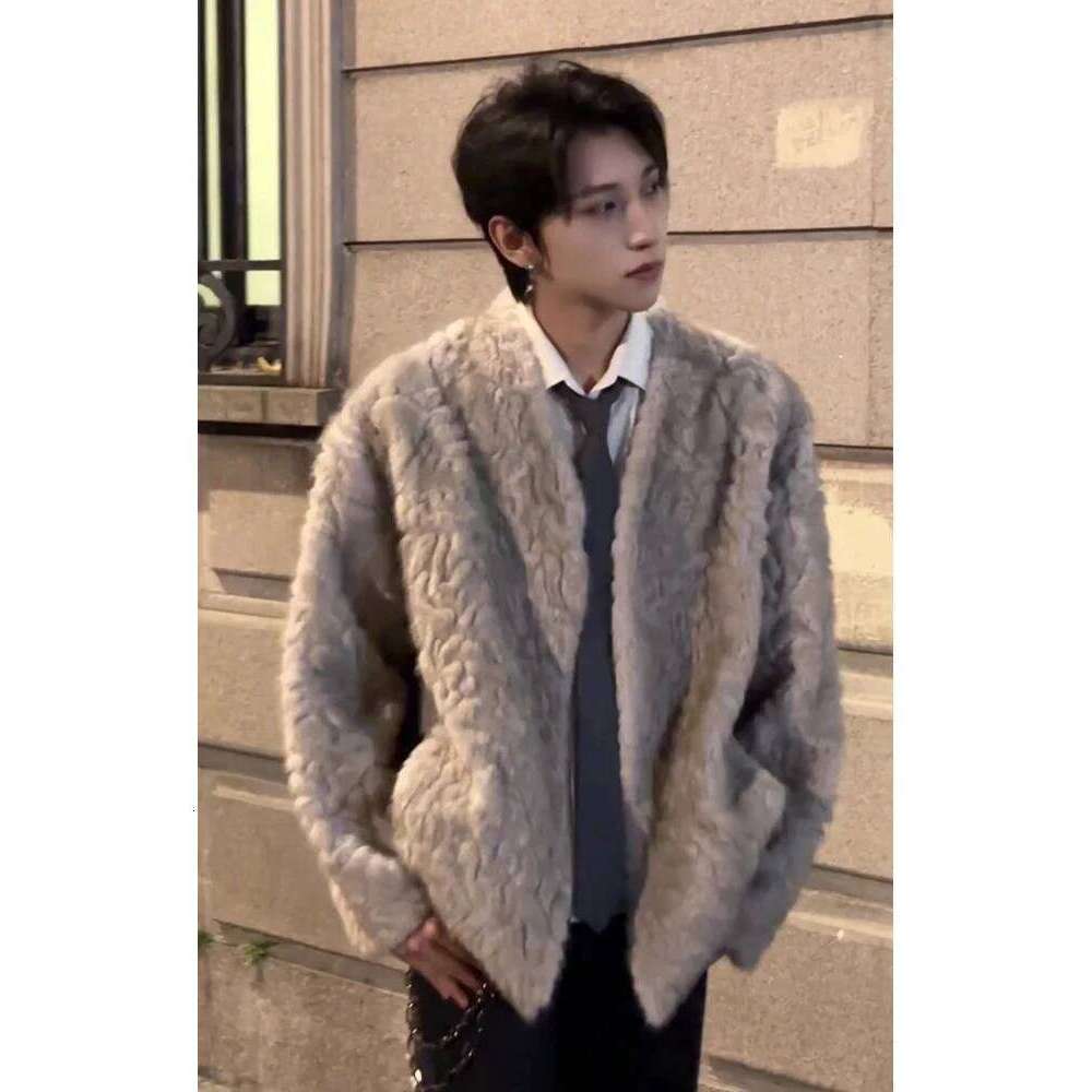 Men's Winter V Neck Fur-lined Faux Fur Coat Thickened Cotton-padded Warm Insulated Jacket Stylish Outerwear Chic Parkas Z260313