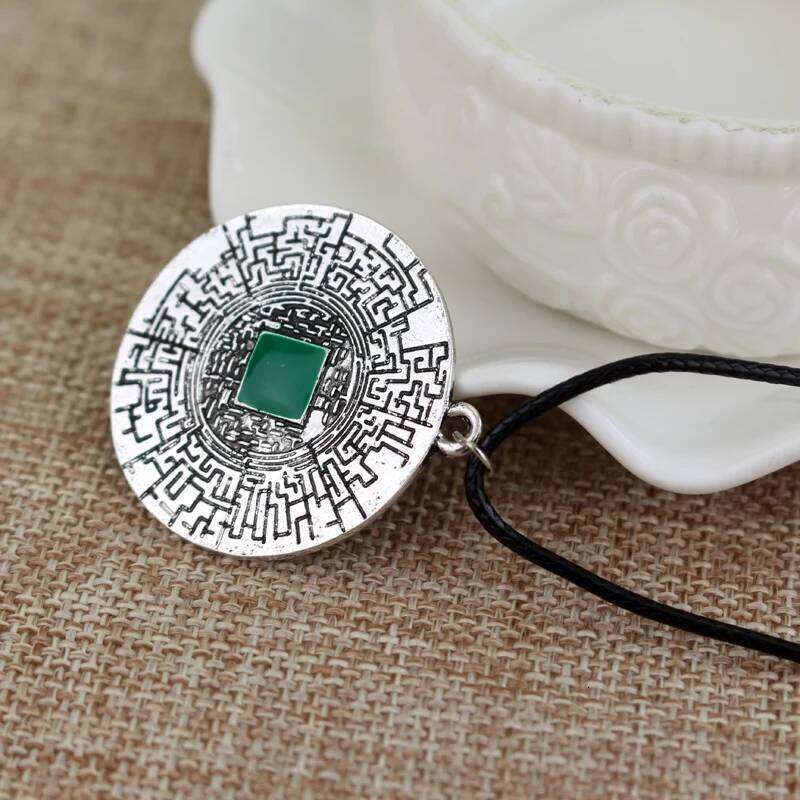 Dongsheng The Maze Runner Labyrinth Pendant Thomas Leather Necklace Fashion Movies Jewelry for Men Women H260312
