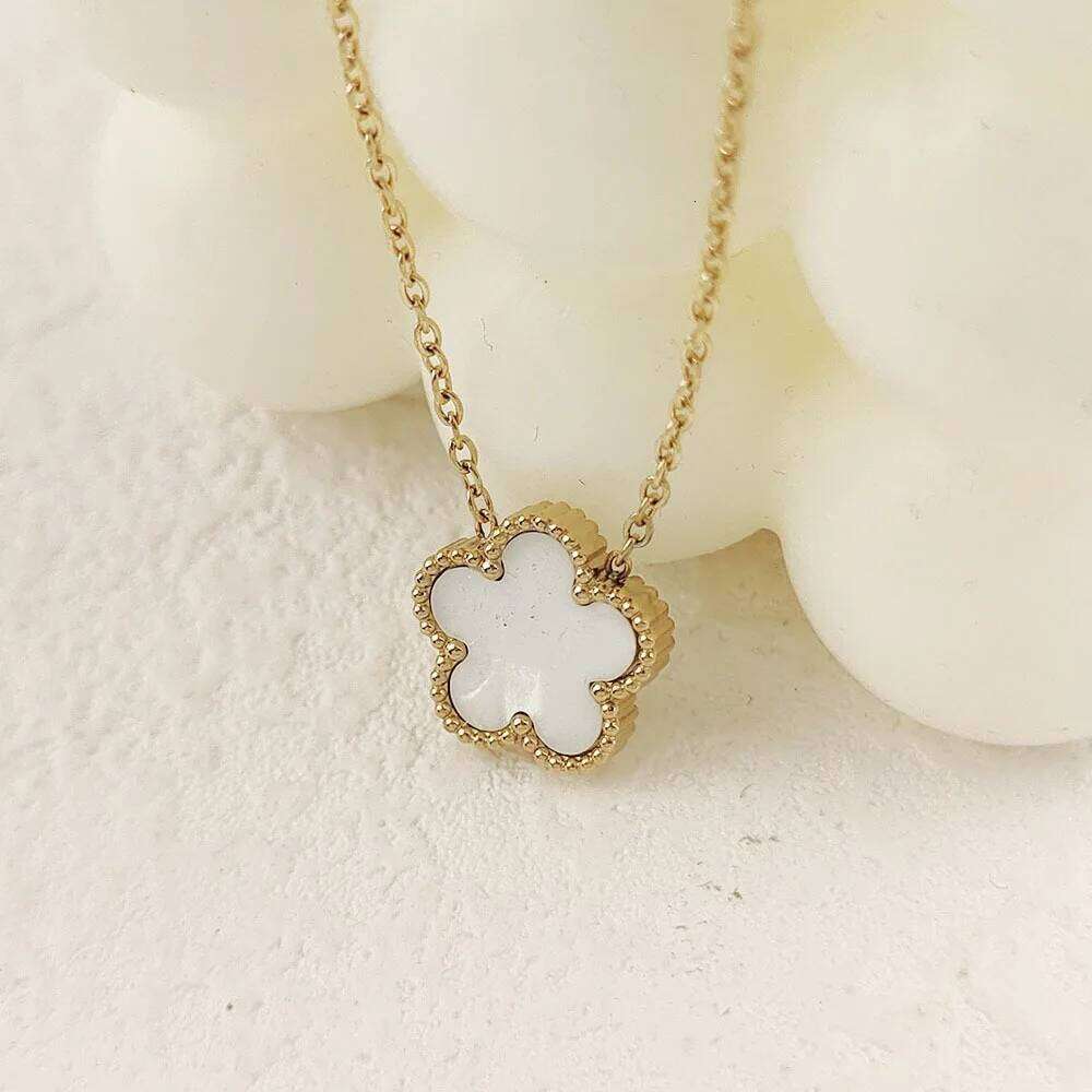 Fashlonable Womens Flve Flower Gold Plated Pendant Necklace For Women Temperament Llght Hlgh Quallty Clavicle Chain H260312