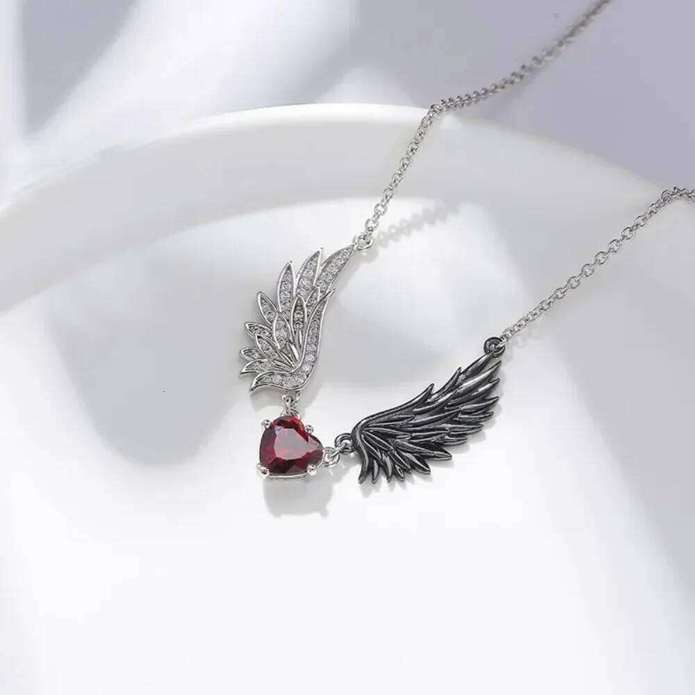 New Angel Wings Necklace For Men and Women Gothic Exquisite Decoration Fashion Jewelry Accessories Choker Pendant H260312