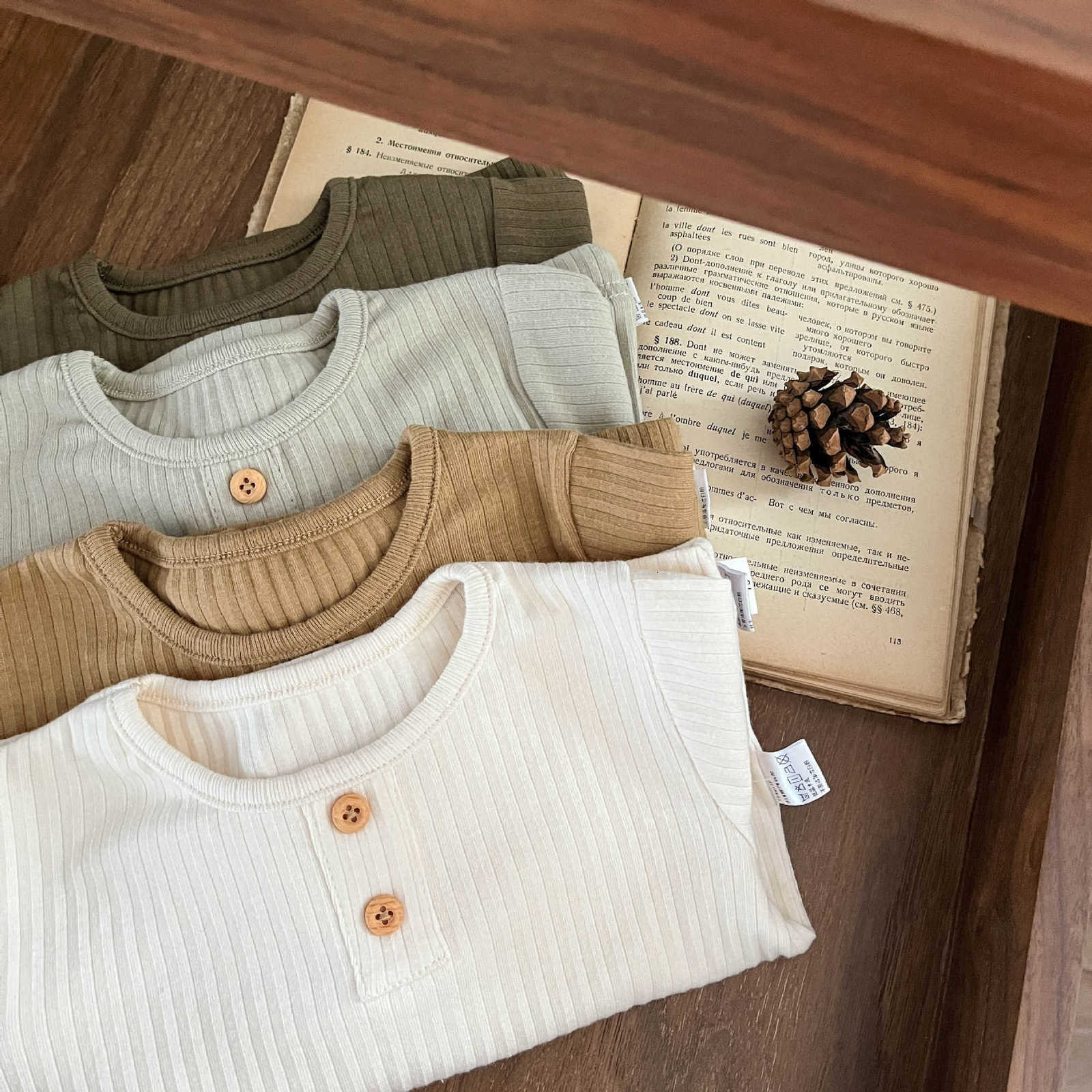 T-shirts Infant and toddler spring/autumn stylish solid color ribbed long-sleeve T-shirt for boys and girls versatile and comfortable top for babies