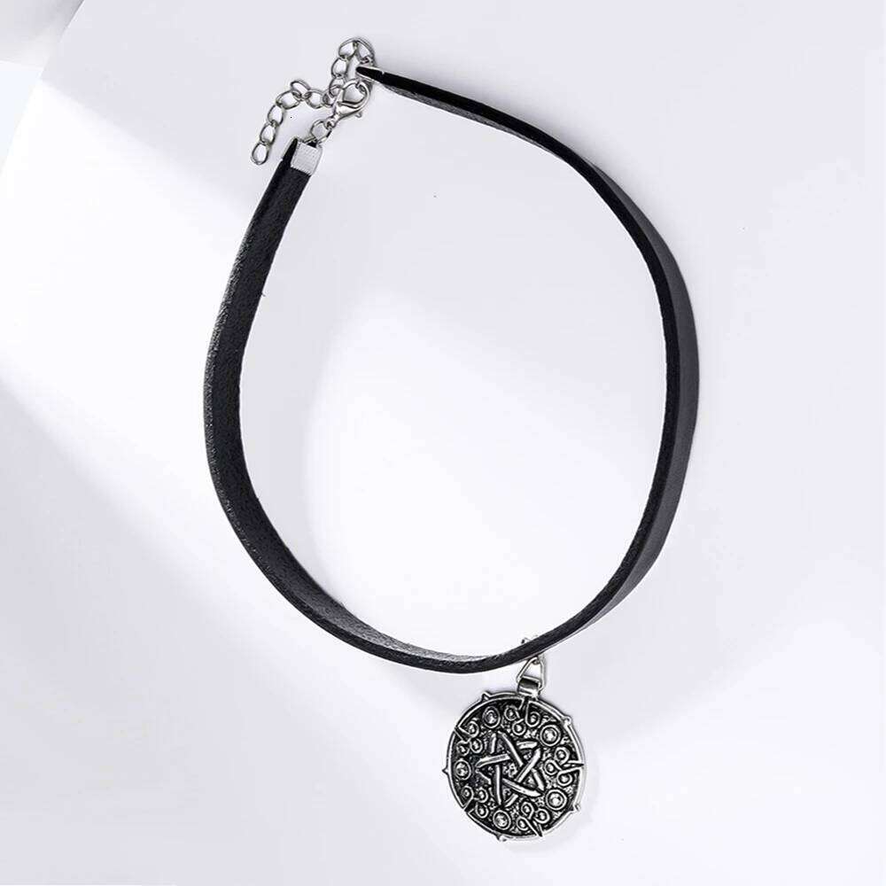 Catuni Witcher Round Medallion Leather Choker Necklace Hunt Game Gothic Retro Pendant Jewelry Gift For Man Woman Cosplay H260312