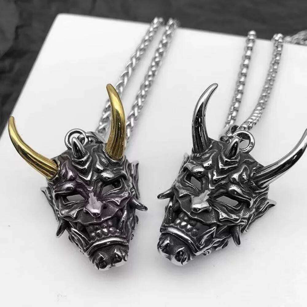 Fashion Gothic Mask Pendant Hip Hop Personality Cool Party Decoration Punk Retro Devil Necklace for Men and Women H260312