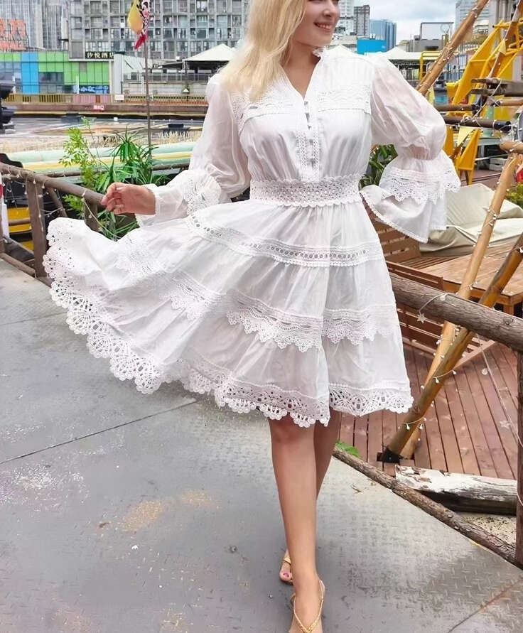 2026 autumn and winter European and American niche elegant lace patchwork bell sleeves waist slimming solid color dress