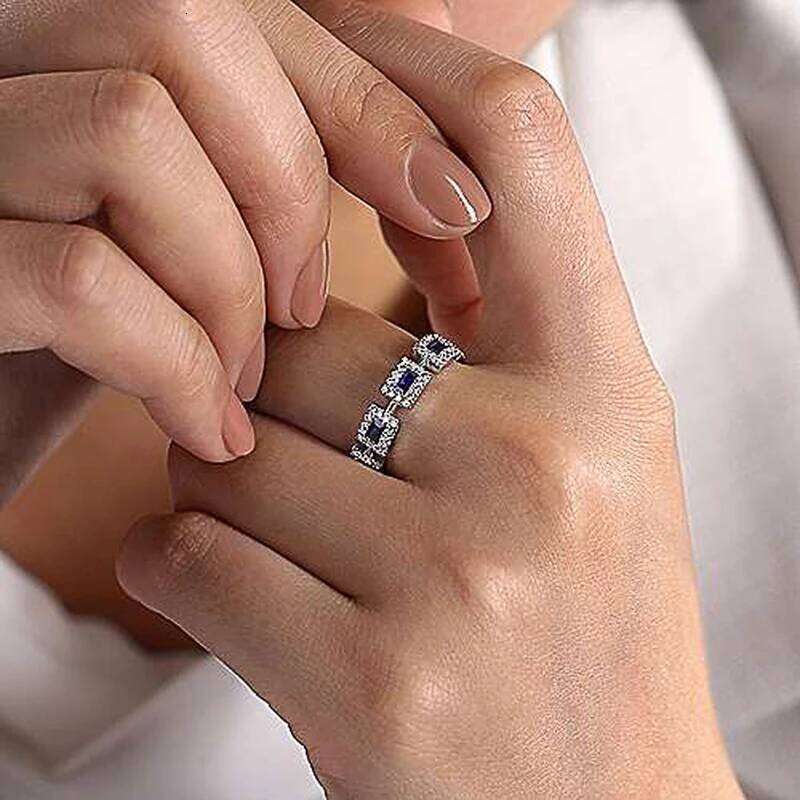 Huitan Sparkling White/Blue CZ Finger Ring for Women Geometric Shaped Fashion Female Rings Exquisite Wedding Band Jewelry H260312