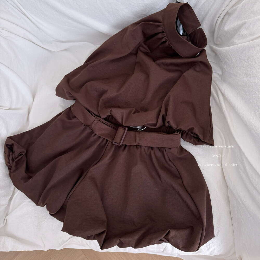 Internet celebrity hot girl with stunning and elegant flower backless collar sleeveless top, high waist slim fit shorts set