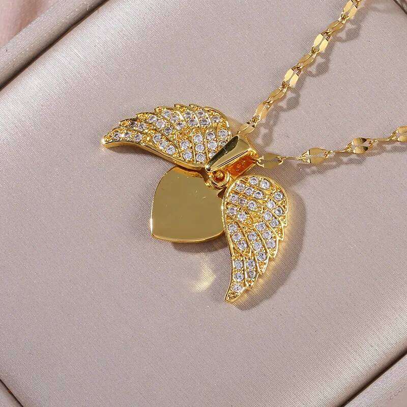 Stylish Copper Micro-inlaid Zircon Heart Angel Wing Necklace with Feather Wings H260312