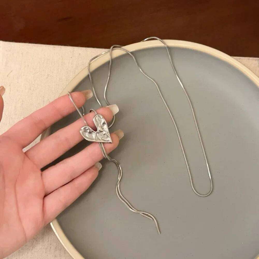 Liquid Metal Irregular Necklace Silver Heart Tassels Necklaces for Women New Trendy Personalized Clavicle Chain Jewerly H260312