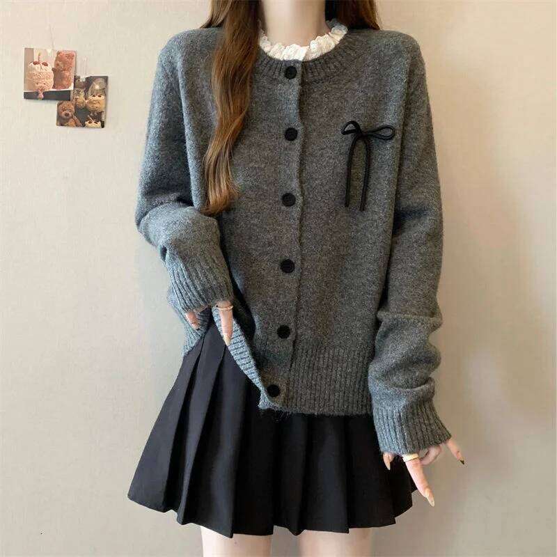 Retro Lace Spliced Gray for Women in Autumn and Winter Style Chic Round Neck Button Knitted Sweater Z260313