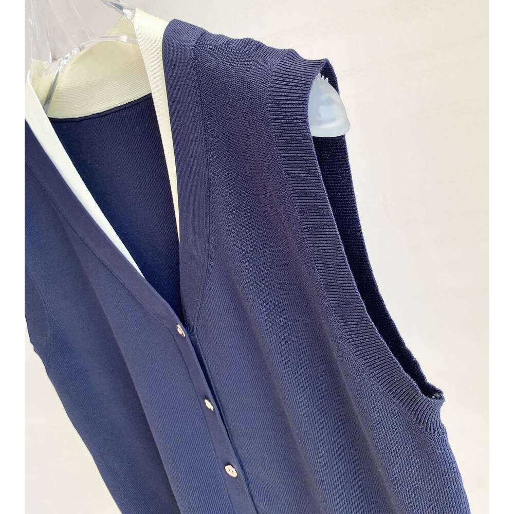 2026 Spring and Summer New Design Color blocked V-neck Sleeveless Commuter Loose Knitted Women's c10 Tank Top
