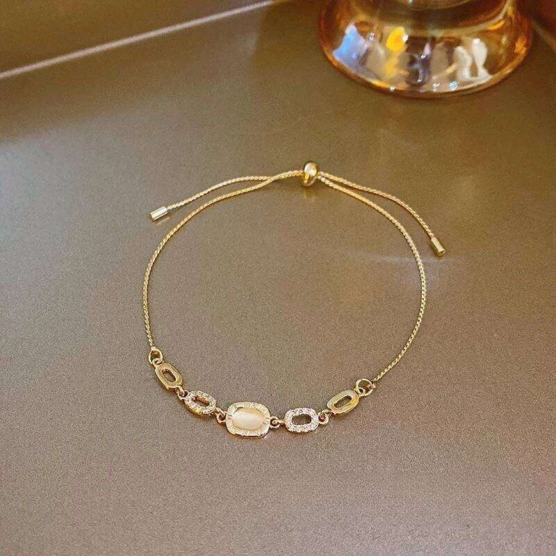 2023 New Luxury Zircon for Women Elegant Versatile Square 18K Gold Plated Adjustable Bracelet Party Jewelry Gift Z260313