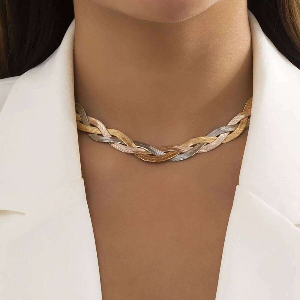 Boho Simple Twist Snake Chain Clavicle Necklace Women's Retro 2021 Fashion Metal Charm Color Necklaces Girl Jewelry Couple Gift H260312