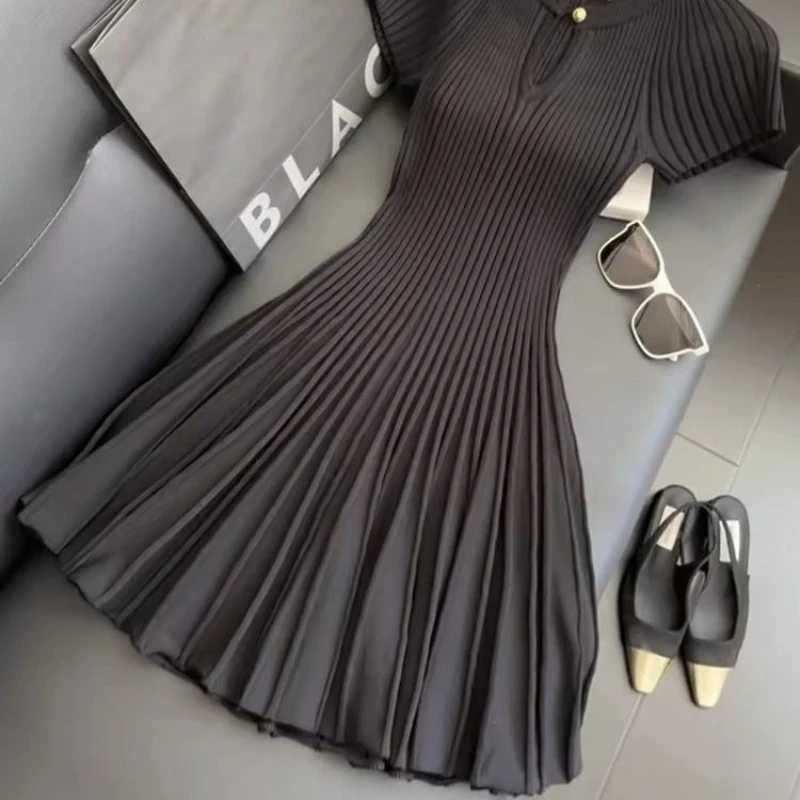 New Black Knitted Dress Fashionable Elegant Style Exuding A Goddess-like Charm Slimming Form-fitting Dress with A Cinched WaistT260314
