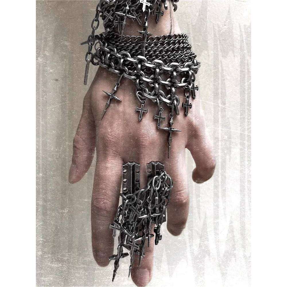 Edgy Cross Cluster Ring, Unisex Jewelry for Men and Women, Bold Fashion Finger Jewelry, Stylish Accessory Piece H260312