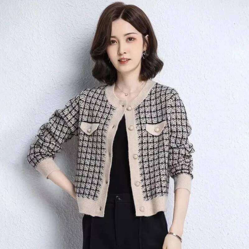 New Spring Autumn Small Fragrant Wind Cardigan Coat Women Short Jacket Plaid Joker Knitted Sweater Ladies Top Outerwear Z260313