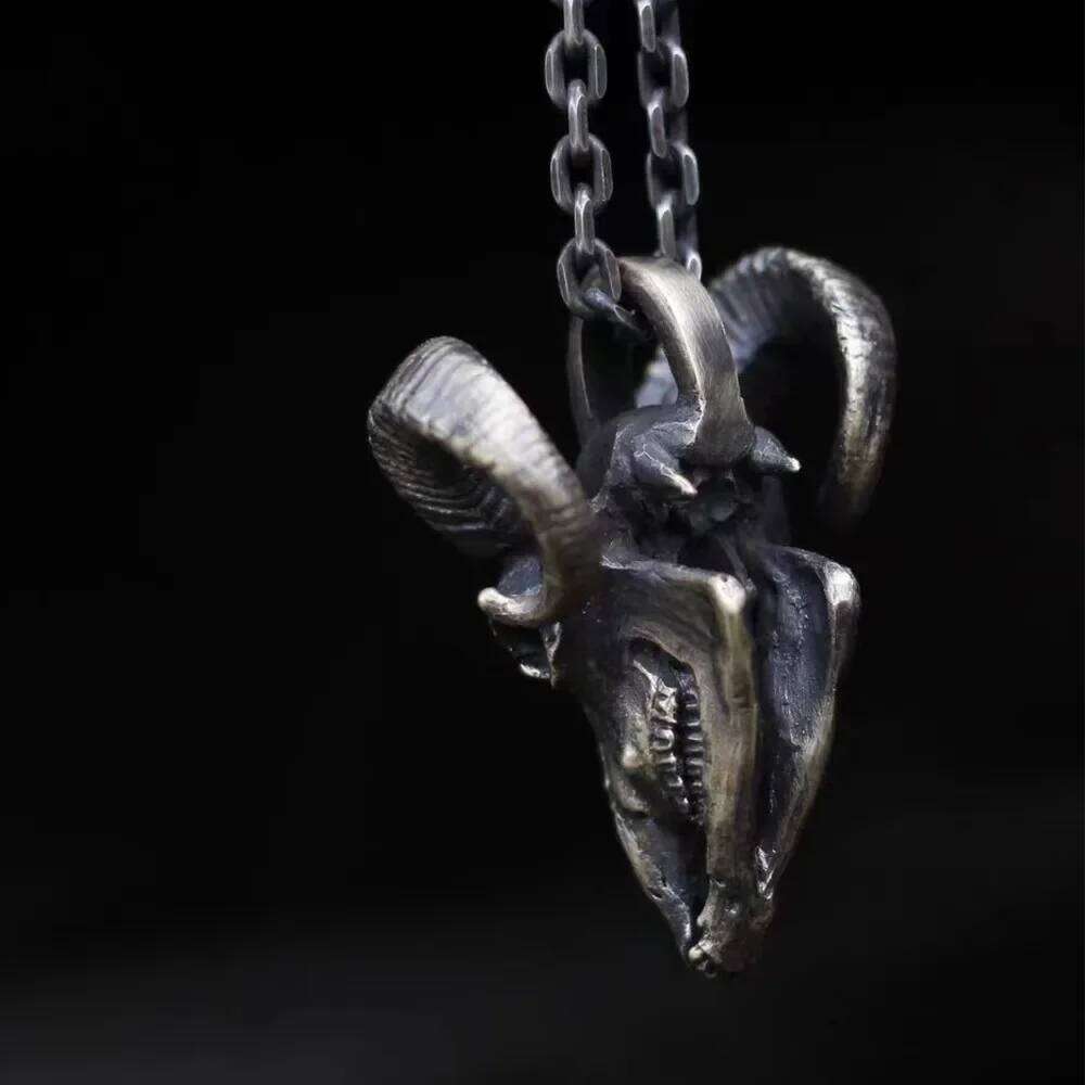 Retro Creative Trend Plate Goat Skull Necklace Punk Fashion White Match Couple Pendant Niche Party Accessories H260312