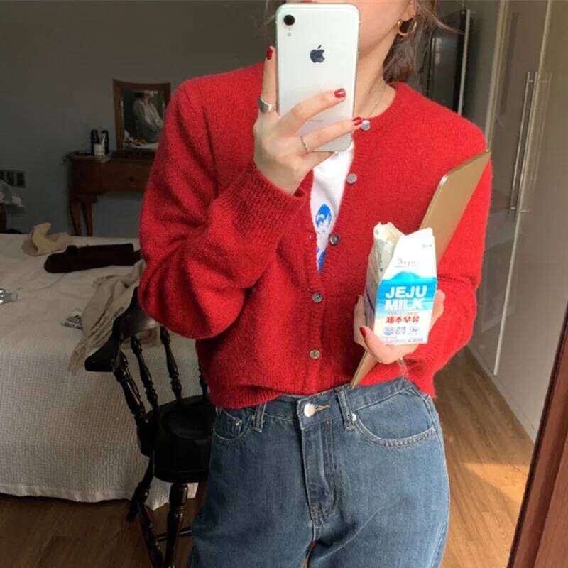 Round neck black temperament short knitted cardigan, loose outer sweater jacket for autumn and winter commuting women Z260313