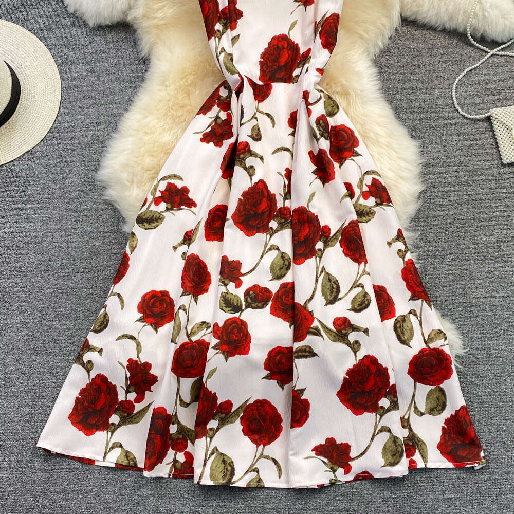 Lightweight mature style French retro 2026 summer Korean version sleeveless waist cinching slim fit square neck dress