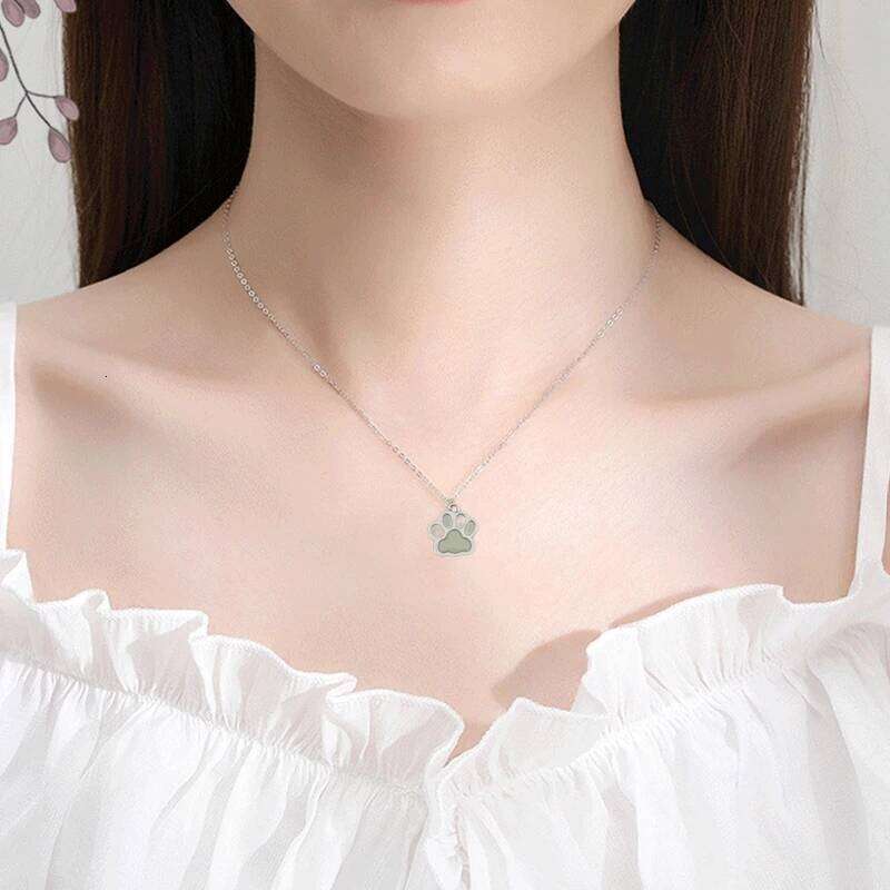 Glow In The Dark Cute Luminous Dog Cat Paw Pendants Necklaces for Mens Women Necklace Chain Fashion Jewelry H260312