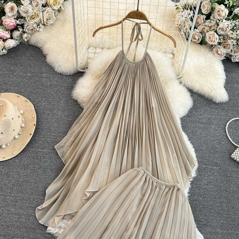 Designer fashion women's two-piece set A15 with exposed shoulders, loose fit, high waist, slim fit, A-line pleated skirt, wide hem