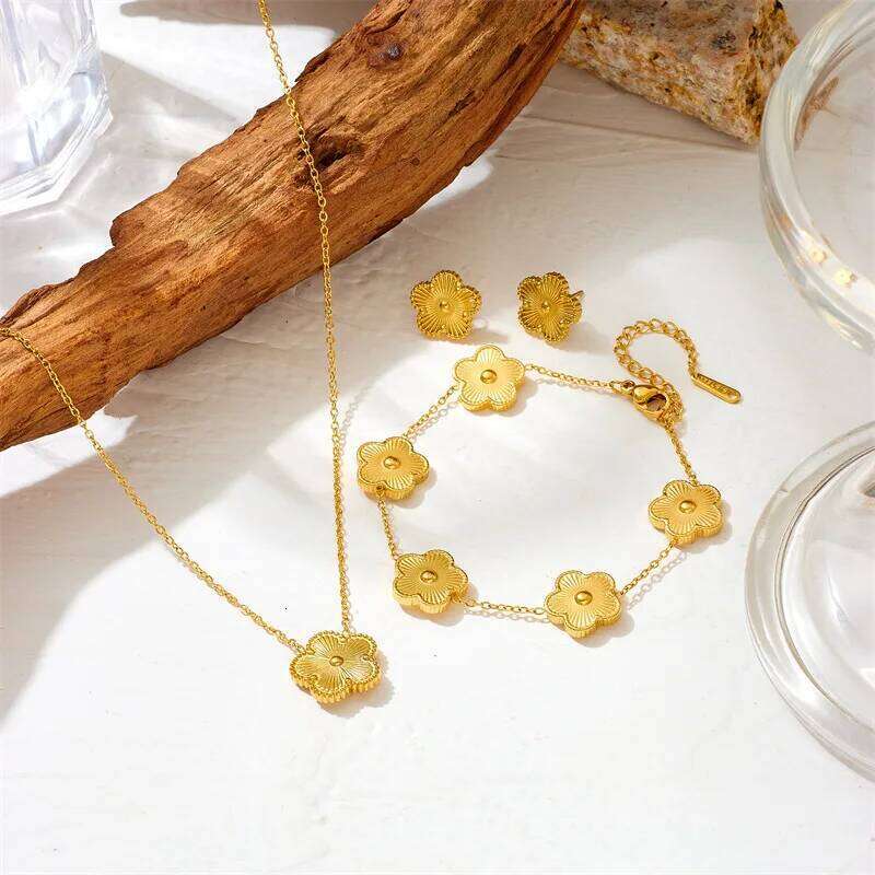 Hot Selling High-Quality Plum Blossom Plant Metal Five Flower Necklace With Double-Sided Y2K Style Cr H260312