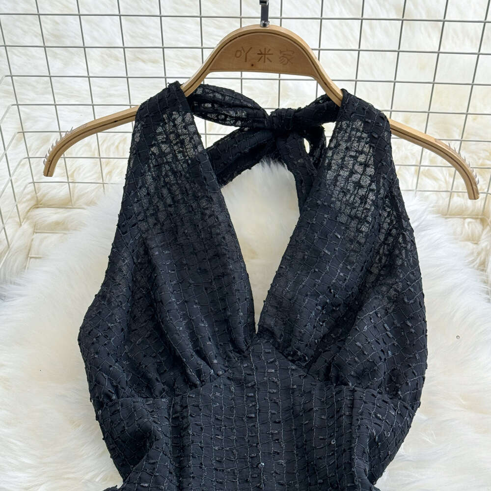 Spring and summer Korean fashion high-end backless collar deep V-neck backless waist cinching slim fit sleeveless fluffy short skirt