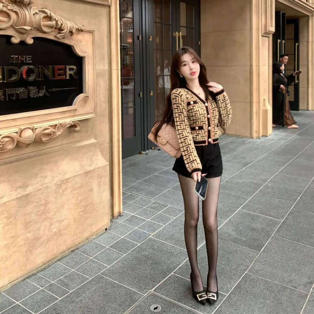 Temperament 2024 New Autumn Winter Knitting Cardigan Coat Women Clothes Geometric Top Tee Ladies Fashion Buttons V-neck Sweater Z260313