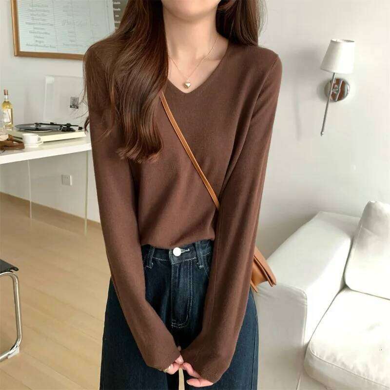 Fresh Elegant V-neck Loose Long-sleeved Sweater Bottoming Shirt for Women Trendy Autumn Commuting Top Pullovers Z260313