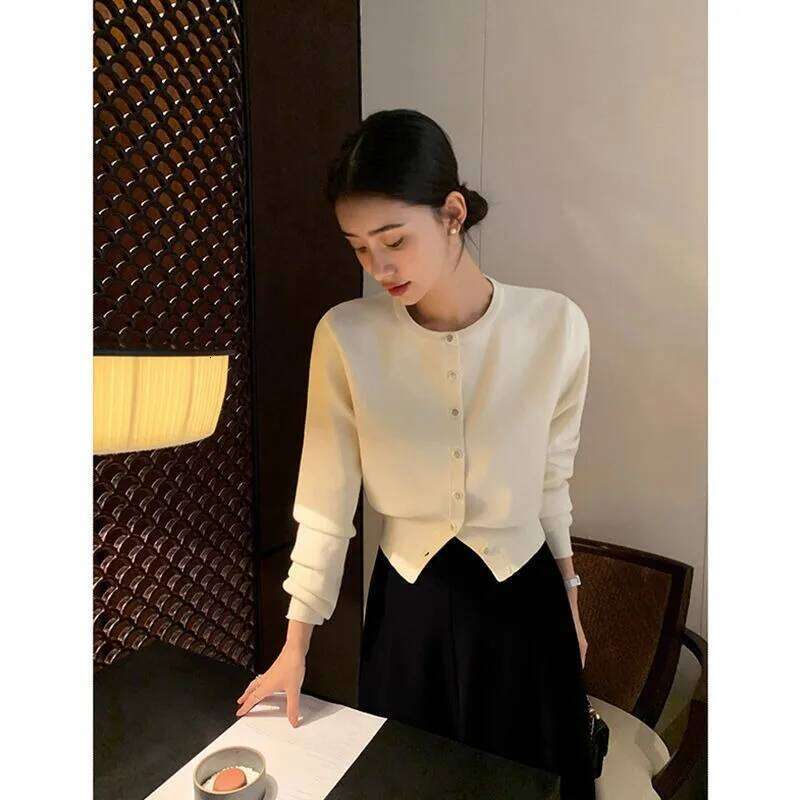 Western Retro Simple Versatile Round Neck Knitted Cardigan for Women Spring Korean Style Casual Loose Top Trendy Z260314