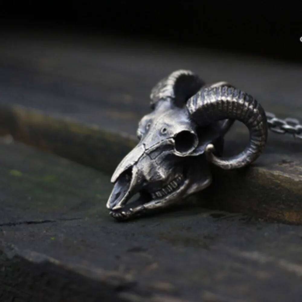 Retro Creative Trend Plate Goat Skull Necklace Punk Fashion White Match Couple Pendant Niche Party Accessories H260312