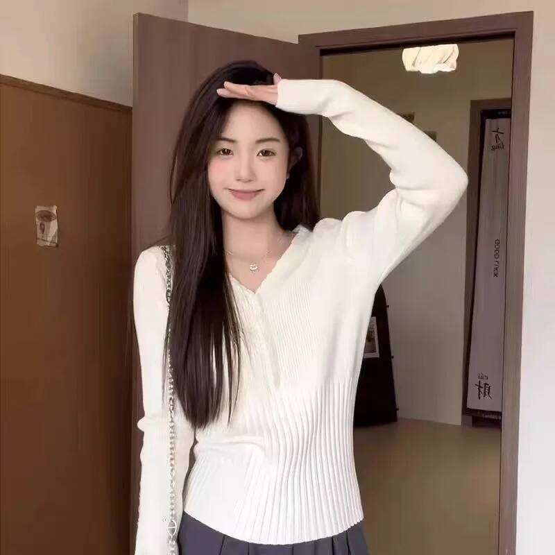 White V-neck Long-sleeved Knitted Women's Winter Petite Short Slim-fitting Sweater Early Autumn Chic Top Z260313