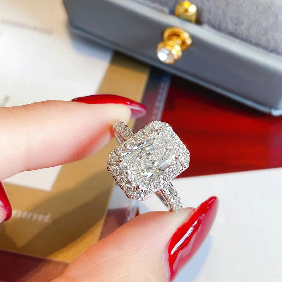 Niche Design High Carbon Diamond Rock Sugar Ring for Women Ins Trend Light Luxury High-End Feel Versatile Sweet Gift, Heavy Craftsmanship