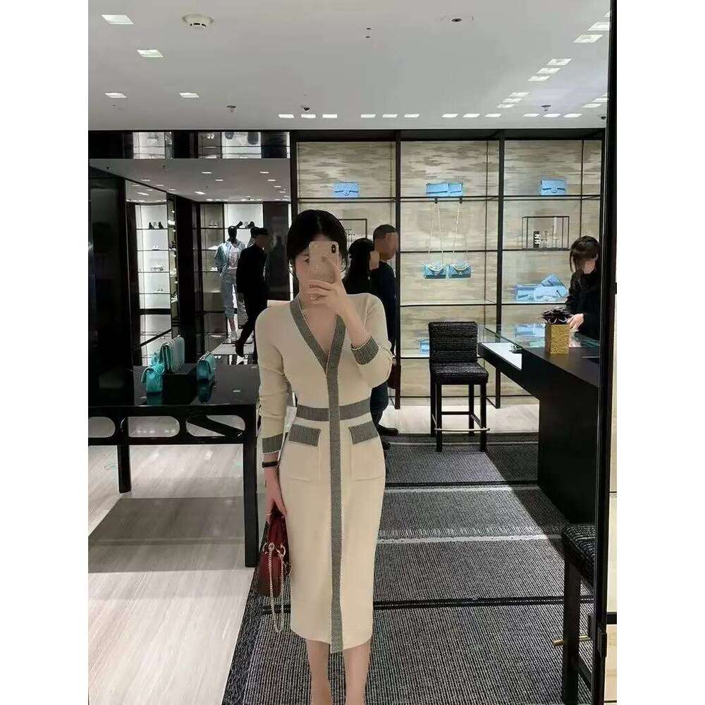Contrast Color Brand Design Sweater Dress Knit Skinny V-neck Sexy Office Lady Long Sleeve Mid Dresses Elastic Elegant Women CHIC Z260313