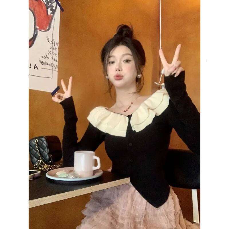 Big Red Short Sweater for Women Autumn with Knitted Bottoming Shirt High-end Clavicle V-neck Top Z260314