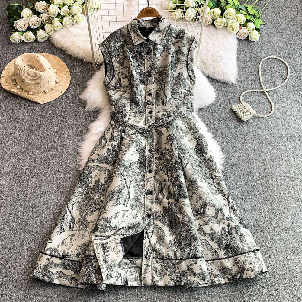 2026 new high-end elegant dress for women, low neck sleeveless waist tie, single breasted ink jacquard