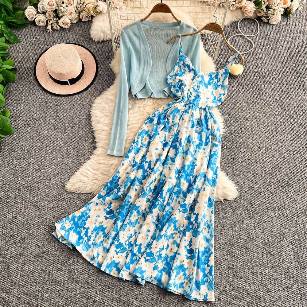 2026 designer's new super fashionable, unique, beautiful, gentle and age reducing blue A15 printed vest with outer knitted layer