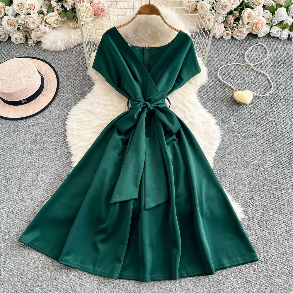 Women's cross-border elegant green satin V-neck short sleeved dress, summer new style, waist A13 cinching, slim fit, wide hem