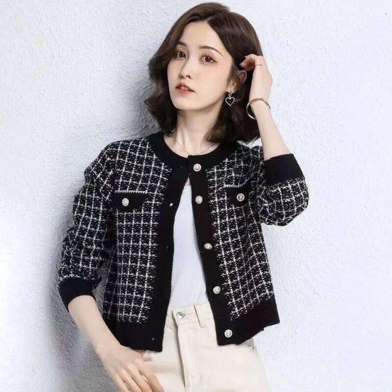 New Spring Autumn Small Fragrant Wind Cardigan Coat Women Short Jacket Plaid Joker Knitted Sweater Ladies Top Outerwear Z260313