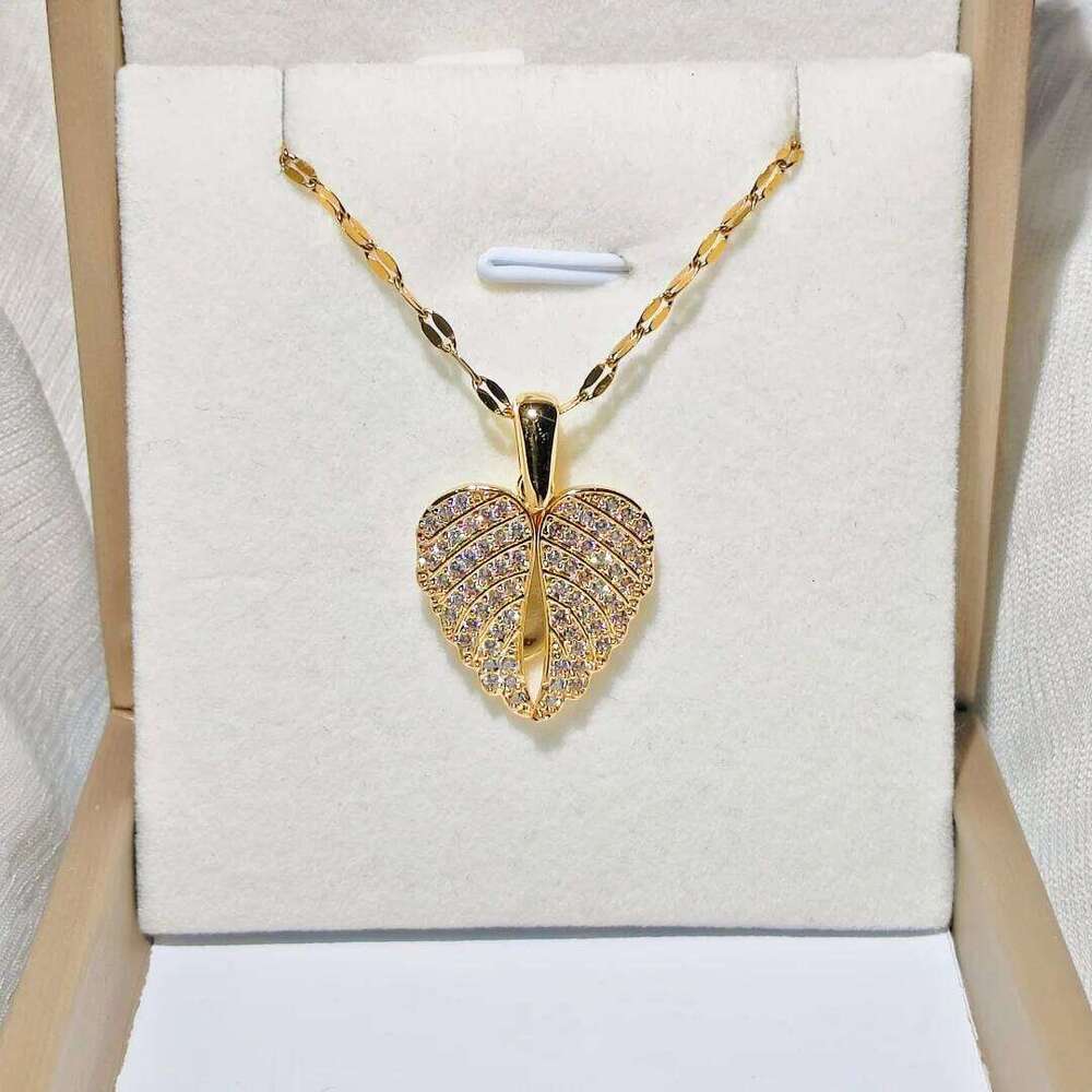Stylish Copper Micro-inlaid Zircon Heart Angel Wing Necklace with Feather Wings H260312