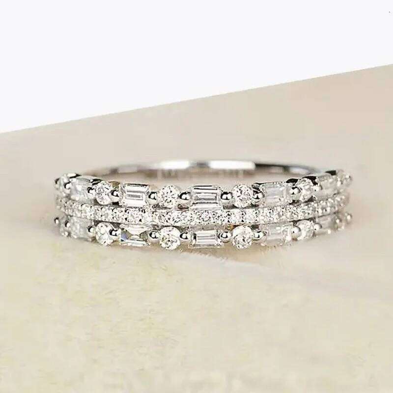 Huitan Dazzling Zirconia Finger Ring Lady Engagement Ceremony Accessories Women Fashion Versatile Jewelry for Wedding Party H260312