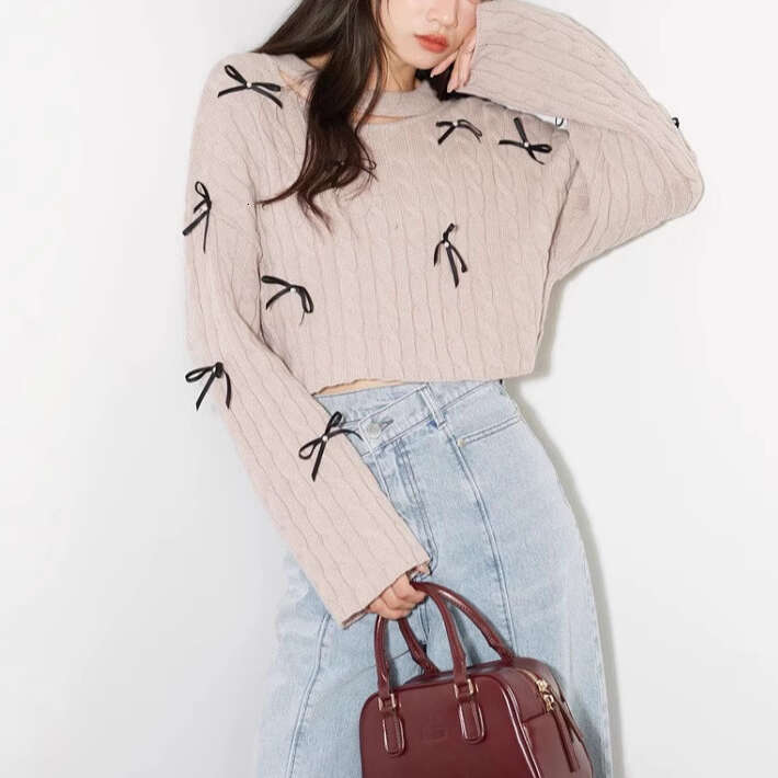 2026 Autumn/Winter New Designer Women's Bow Beaded Fluffy Knitted Hollow Knitted Sweater