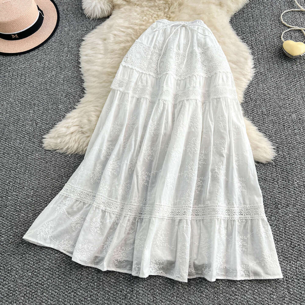 Designer Fairy pretends to be a 2026 summer French off shoulder bubble sleeve short sleeved hollowed out embroidered top