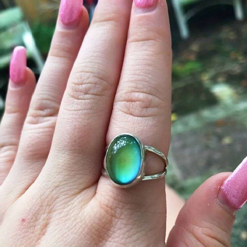 1pc Color Changing Moon Stone Ring - Fashionable Jewelry Gift For Women Girls, Emits Positive Vibes And Enhances Mood H260312