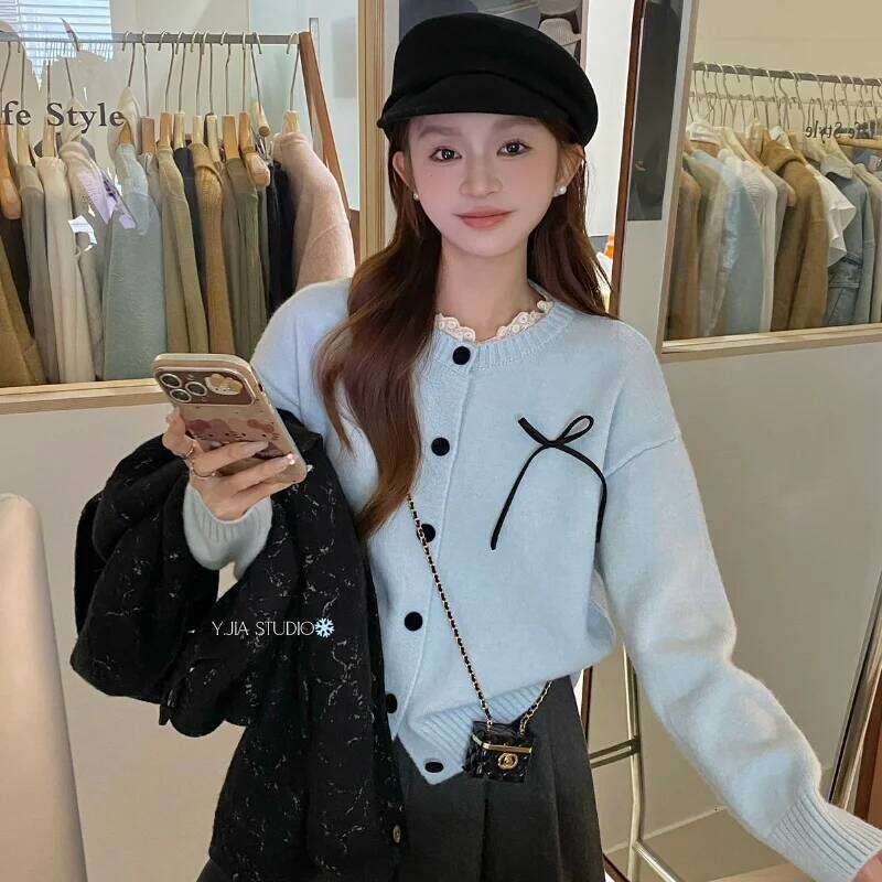 Retro Lace Spliced Gray for Women in Autumn and Winter Style Chic Round Neck Button Knitted Sweater Z260313