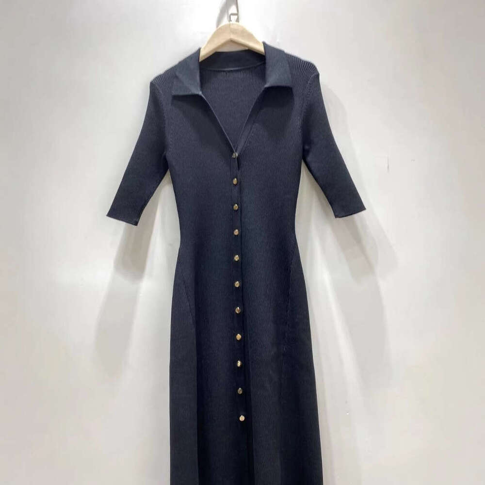 2026 autumn and winter new designer solid color simple short sleeved slim knit women's dress