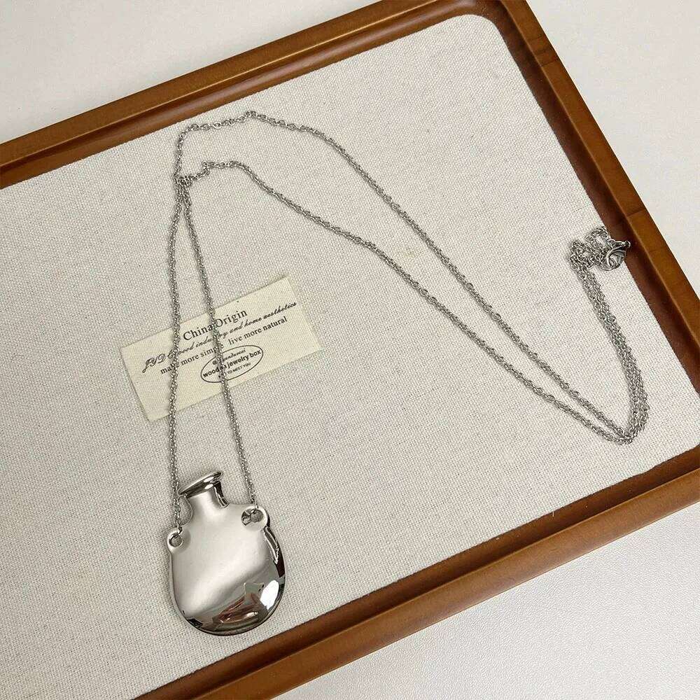 French Elegant Smooth Metal Water Bottle Necklace Long Suitable for Ladies Fashion Jewelry Accessory H260312